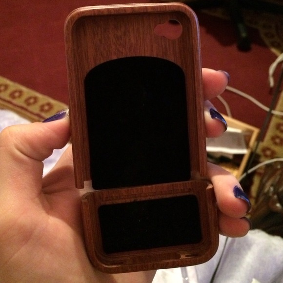 Hand carved wooden iPhone case BRAND NEW - Picture 3 of 4