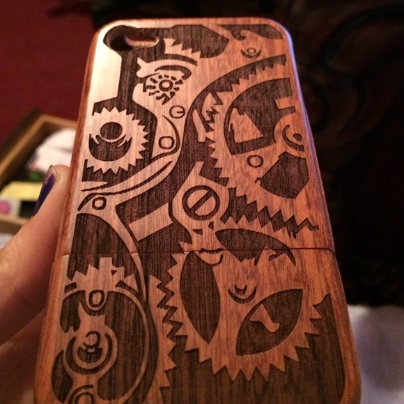 Hand carved wooden iPhone case BRAND NEW - Picture 4 of 4