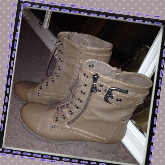 Guess Boots - 🌺Cute Combat Boots🌺NWOT
