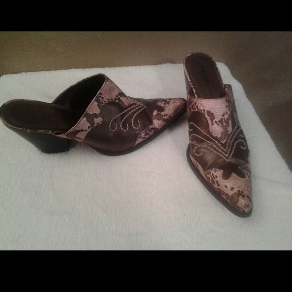 Clog Boots - Picture 1 of 2