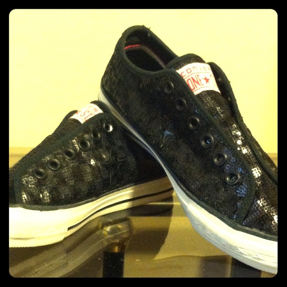 🍭Black sequined Converse shoes🍭