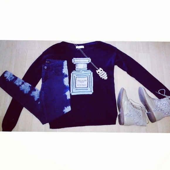 ♡Gilly Hicks oversized sweater Retails for $49.95♡
