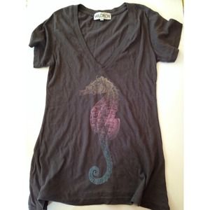 ⛔️SOLD⛔️Wildfox Couture Seahorse V neck shirt NWT