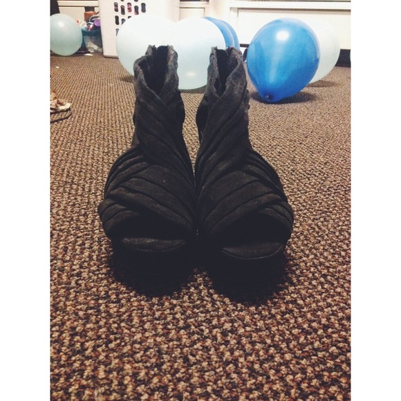 Strappy wedges from H&M