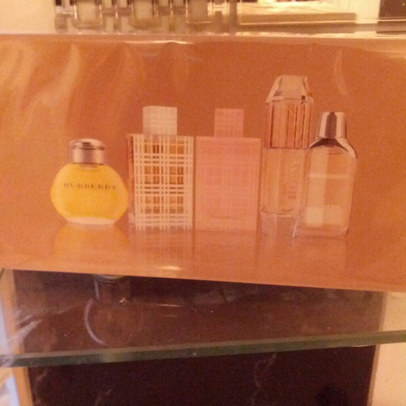 Burberry confrett..burberry,brit,brit sheer,body,