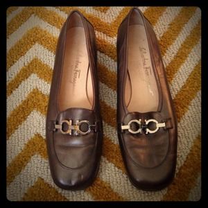 Coppery colored Ferragamo flats with emblem