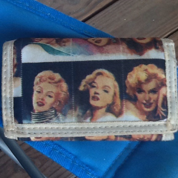 🚫GIFTED🚫 - Picture 2 of 4