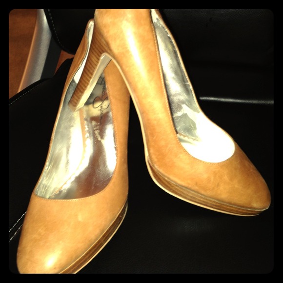 Jessica Simpson size 8 1/2 camel colored pumps!