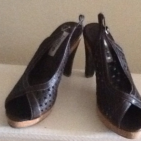 Sling back pumps