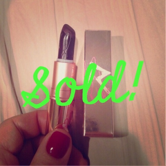 Sold!!!MAC authentic Riri Talk that talk lipstick