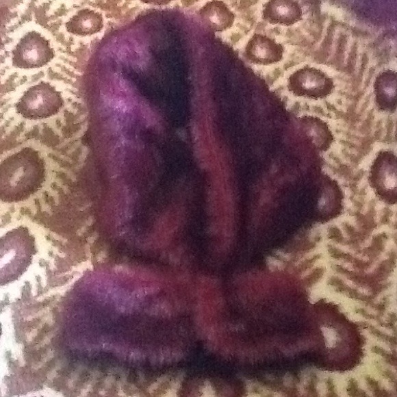 Plum  scraf  and collar
