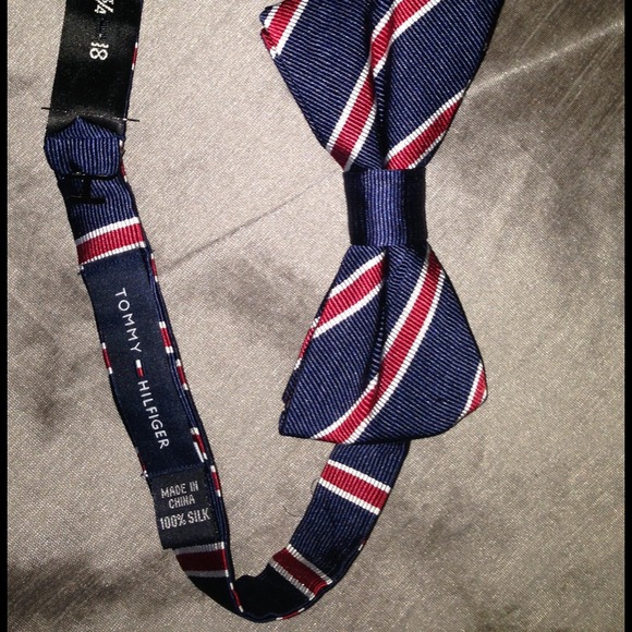 TOMMY HILFIGER  (RED WHITE AND NAVY BLUE) BOW TIE - Picture 3 of 4