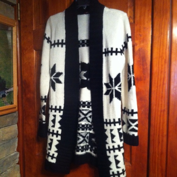 😎ski lodge sweater. Take 2 $8 items for $12!