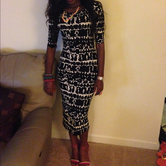 💥💥💥💥SOLD💥💥💥💥Blk and white bodycon