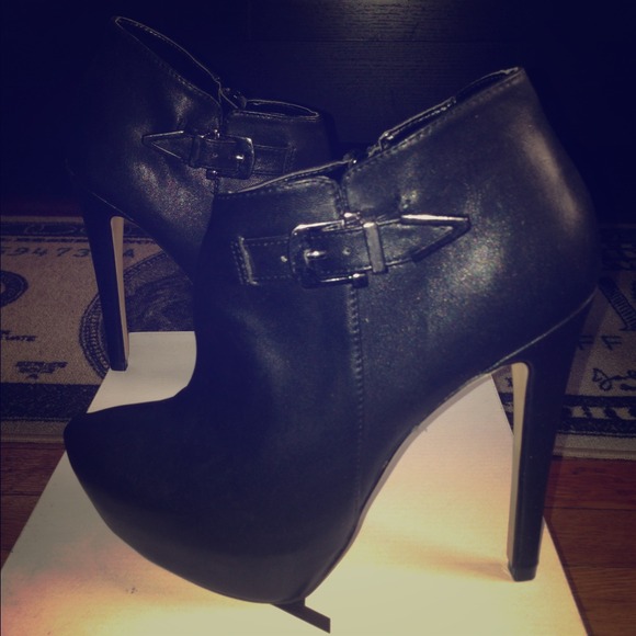 Black Leather Ankle Pumps