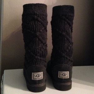 Grey knit UGGS never worn