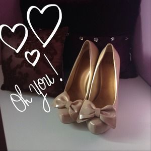 Nude Pumps w// Bows