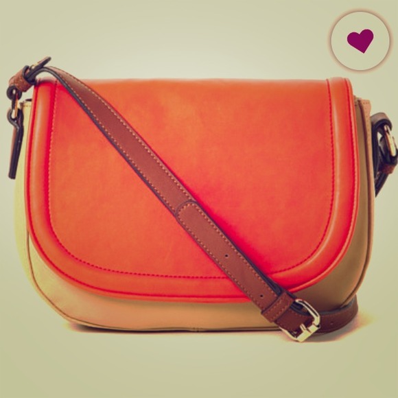 Shireleah  Handbags - 🌟HP 5/16!! PM Editor Share! Vegan CrossBody🌟