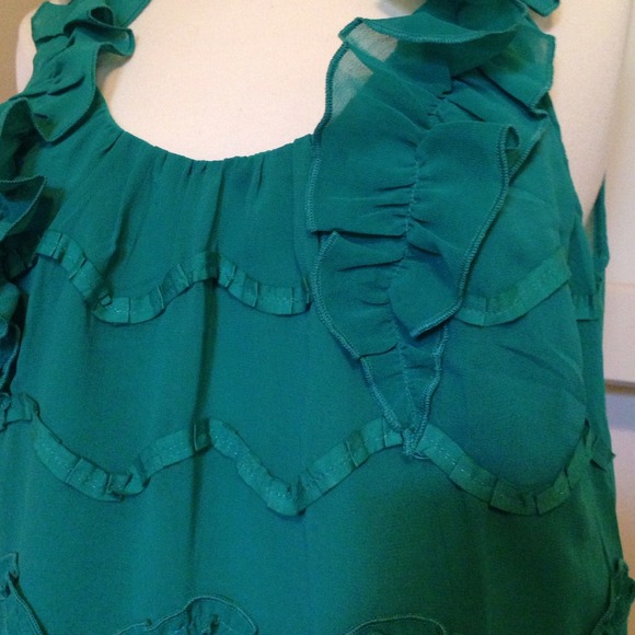 Green, ruffled top - Picture 2 of 4