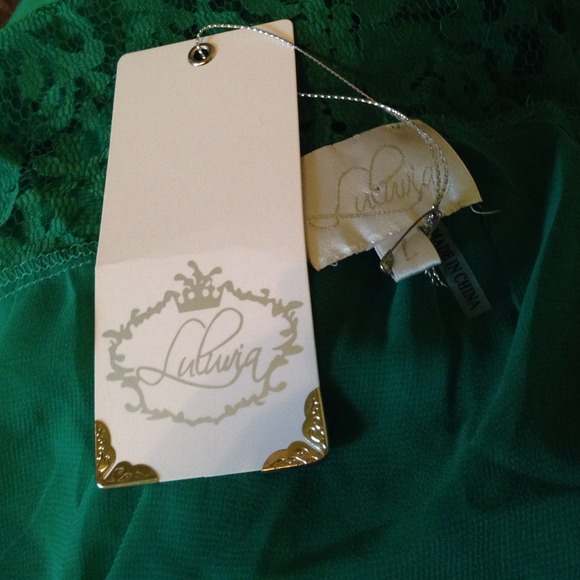 Green, ruffled top - Picture 4 of 4
