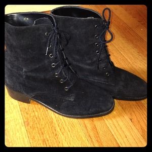 🚫sold🚫Vtg black suede lace up boots