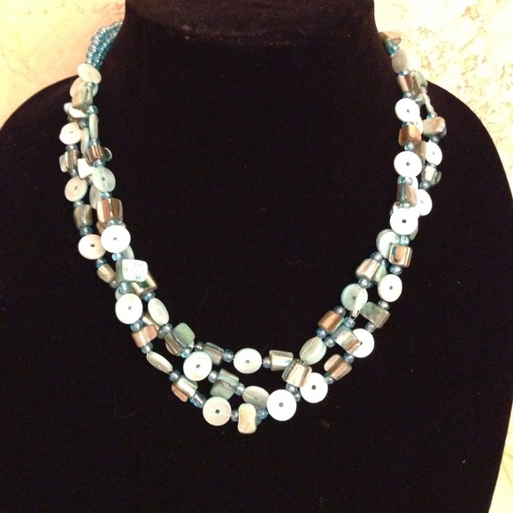 Jewelry - ‼️sale‼️Beautiful Blue Necklace
