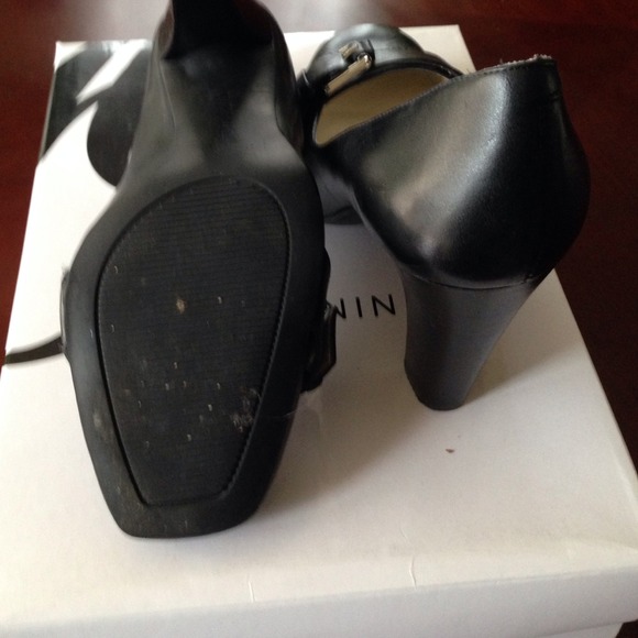 Nine West beautiful leather black pumps - Picture 3 of 3