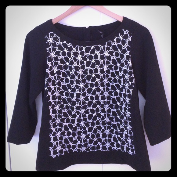 SOLD💖Black and white Ann Taylor Top