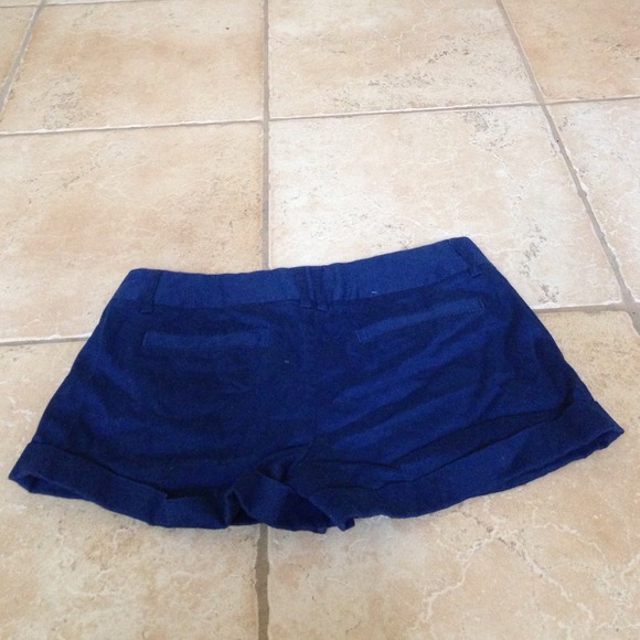 Shorts - Picture 2 of 3