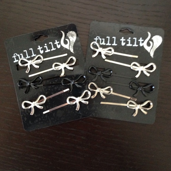 ❌ Sold in bundle ❌ Bow hair pins