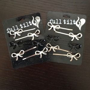 ❌ Sold in bundle ❌ Bow hair pins