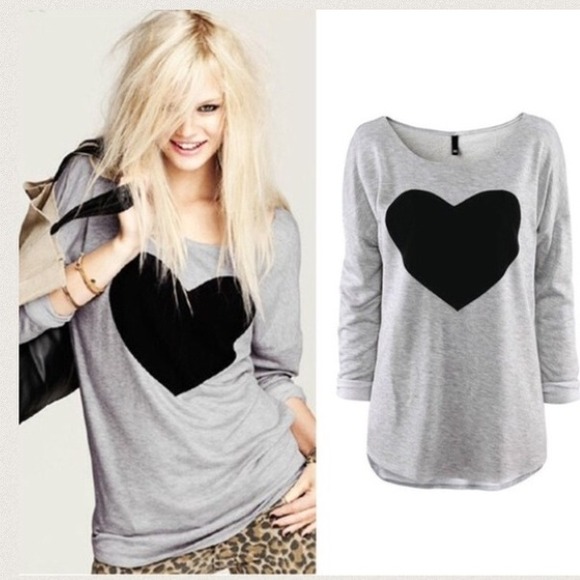 Loose fit heart top! - Picture 3 of 3