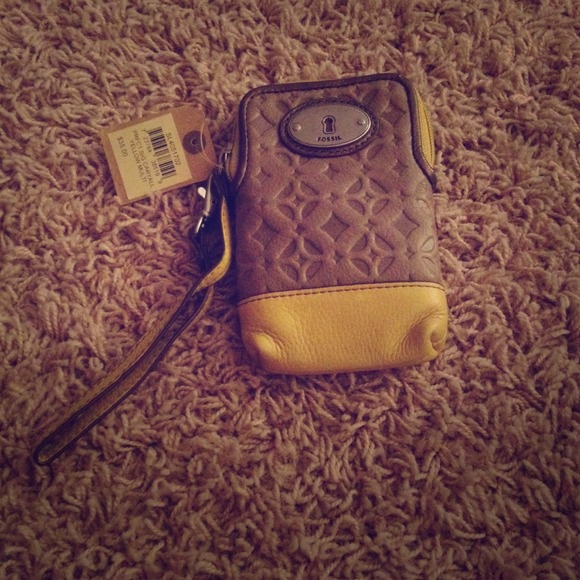 Fossil phone clutch