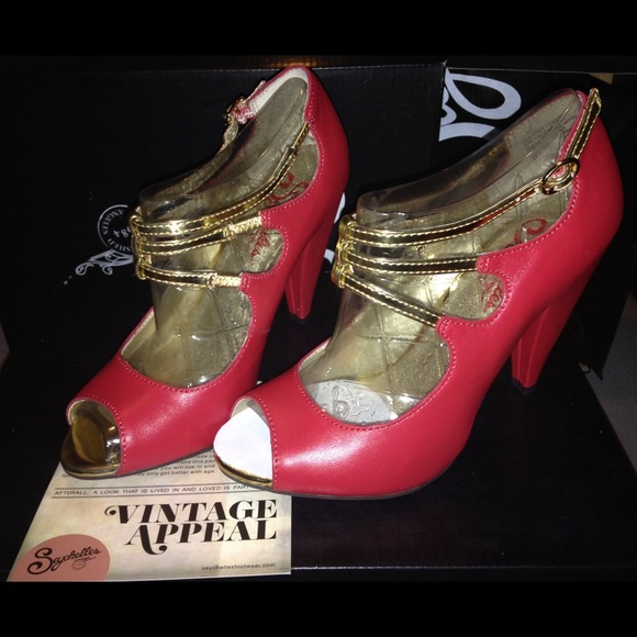 Seychelles Heart Grows Fonder Red Leather Pump. - Picture 2 of 3