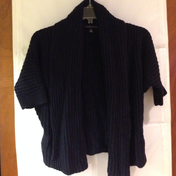 Short sleeve cable knit cardigan