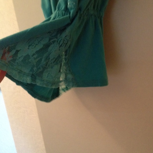 Adorable Lacey O'Neill shirt!!🚫TRADED🚫 - Picture 2 of 4