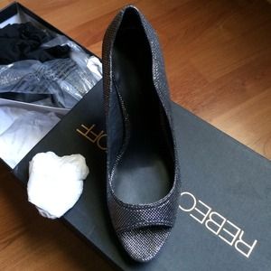 Rebecca Minkoff Shoes - HPπ Rebecca Minkoff Ben pumps. Rebecca Minkoff Shoes - HPπ Rebecca Minkoff Ben pumps.