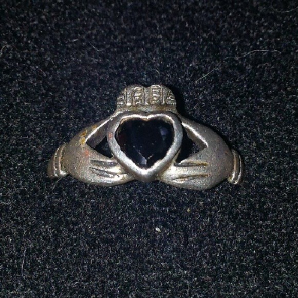 🌸SOLD🌸sterling black onyx irish claddagh earring
