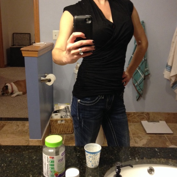 ❌SOLD❌H&M Ruched Black Top - Picture 2 of 4