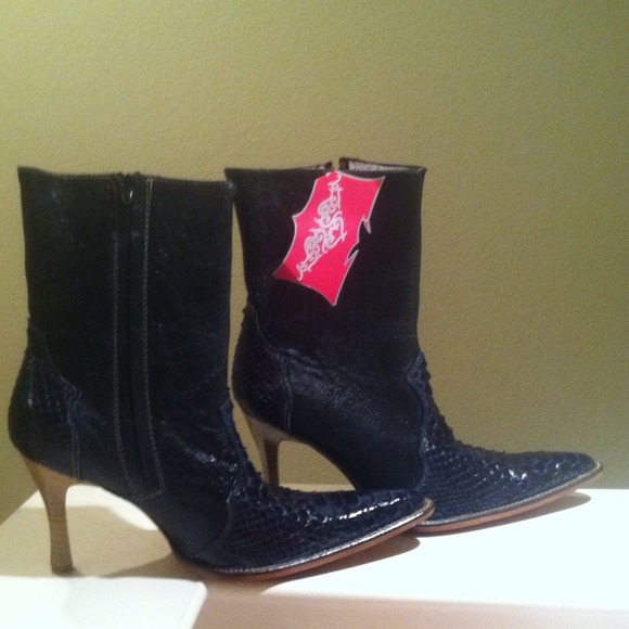 🎊 Beautiful cowgirl  boots 👢👢🎊