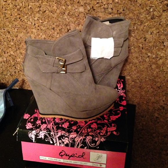 Qupid Wedge Booties