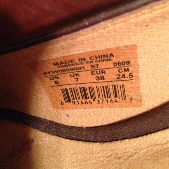 I don't wear peep toes! - Picture 3 of 4