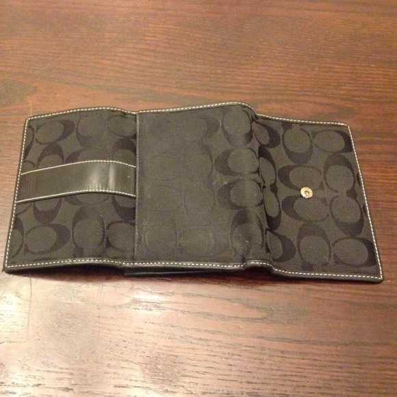 Authentic Coach black signature "C" wallet - Picture 4 of 4