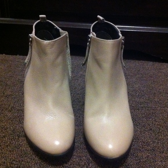 Shoes - Picture 2 of 3