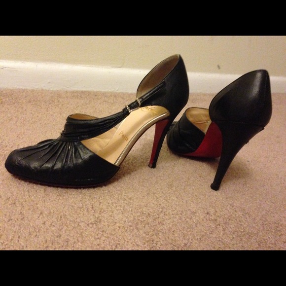 ⛔️SOLD⛔️Authentic Christian louboutin 39