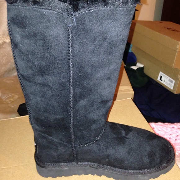 Bundle Ugg non authentic black and blue size 7
