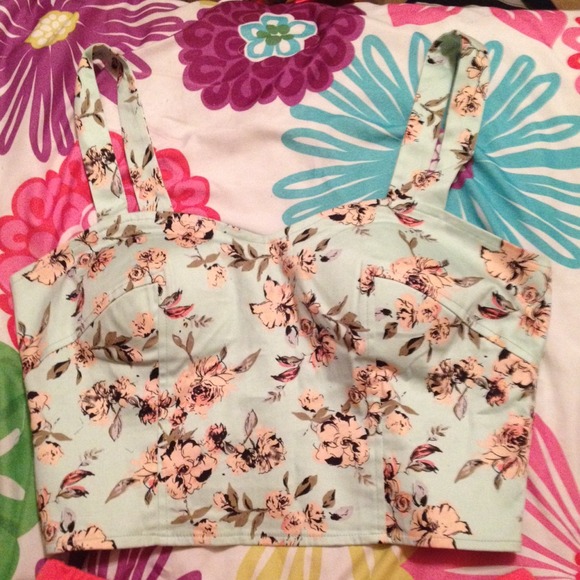 ✨Sold✨ Mint blue floral crop top padded
