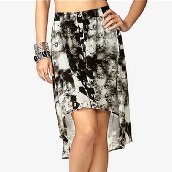 NWOT Smokey high & low skirt