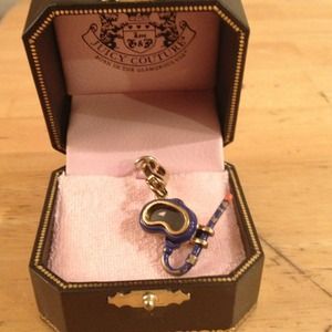 Juicy Couture charm ⚓