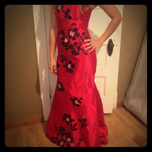 Red long ball gown dress w/black glittery flowers